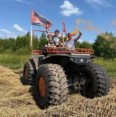 Прокат квадроциклов летом в Суздале. Сервис Ultra Подарки. Подарочный сертификат на прокат квадроциклов летом и зимой в Суздале. Закажите катание на квадроциклах недорого и наслаждайтесь активным отдыхом с друзьями. Выбирайте живописные маршруты для езды на квадроциклах. Сервис UltraPodarki.ru 8800-505-9530. Катание на квадроциклах, Прокат квадроциклов, езда на квадроцикле, прокат квадроциклов Суздаль, катание на квадроциклах Суздаль, Катание на квадроциклах летом, Катание на квадроциклах зимой, Сертификат на катание на квадроциклах 

