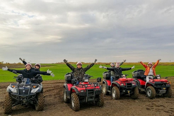 Катание на квадроциклах в Суздале. Сервис Ultra Подарки. Подарочный сертификат на катание на квадроциклах в Суздале. Закажите катание на квадроциклах недорого и наслаждайтесь активным отдыхом с друзьями. Выбирайте живописные маршруты для езды на квадроциклах. Сервис UltraPodarki.ru 8800-505-9530. Катание на квадроциклах, Прокат квадроциклов, езда на квадроцикле, прокат квадроциклов Суздаль, катание на квадроциклах Суздаль, Катание на квадроциклах зимой, Катание на квадроциклах летом, Сертификат на катание на квадроциклах 

