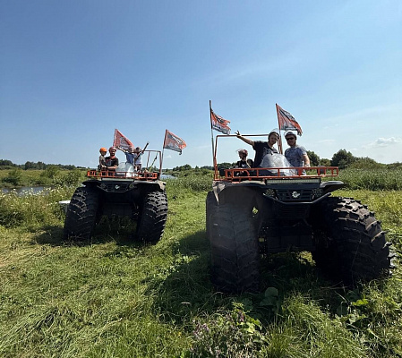 Прокат квадроциклов летом в Суздале. Сервис Ultra Подарки. Подарочный сертификат на прокат квадроциклов летом и зимой в Суздале. Закажите катание на квадроциклах недорого и наслаждайтесь активным отдыхом с друзьями. Выбирайте живописные маршруты для езды на квадроциклах. Сервис UltraPodarki.ru 8800-505-9530. Катание на квадроциклах, Прокат квадроциклов, езда на квадроцикле, прокат квадроциклов Суздаль, катание на квадроциклах Суздаль, Катание на квадроциклах летом, Катание на квадроциклах зимой, Сертификат на катание на квадроциклах 

