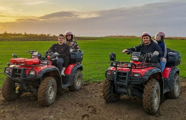 Прокат квадроциклов летом в Суздале. Сервис Ultra Подарки. Подарочный сертификат на прокат квадроциклов летом и зимой в Суздале. Закажите катание на квадроциклах недорого и наслаждайтесь активным отдыхом с друзьями. Выбирайте живописные маршруты для езды на квадроциклах. Сервис UltraPodarki.ru 8800-505-9530. Катание на квадроциклах, Прокат квадроциклов, езда на квадроцикле, прокат квадроциклов Суздаль, катание на квадроциклах Суздаль, Катание на квадроциклах летом, Катание на квадроциклах зимой, Сертификат на катание на квадроциклах 

