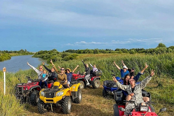 Катание на квадроциклах в Суздале. Сервис Ultra Подарки. Подарочный сертификат на катание на квадроциклах в Суздале. Закажите катание на квадроциклах недорого и наслаждайтесь активным отдыхом с друзьями. Выбирайте живописные маршруты для езды на квадроциклах. Сервис UltraPodarki.ru 8800-505-9530. Катание на квадроциклах, Прокат квадроциклов, езда на квадроцикле, прокат квадроциклов Суздаль, катание на квадроциклах Суздаль, Катание на квадроциклах зимой, Катание на квадроциклах летом, Сертификат на катание на квадроциклах 

