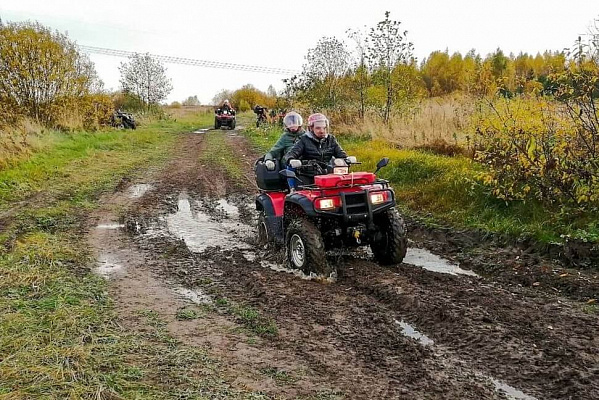 Катание на квадроциклах в Суздале. Сервис Ultra Подарки. Подарочный сертификат на катание на квадроциклах в Суздале. Закажите катание на квадроциклах недорого и наслаждайтесь активным отдыхом с друзьями. Выбирайте живописные маршруты для езды на квадроциклах. Сервис UltraPodarki.ru 8800-505-9530. Катание на квадроциклах, Прокат квадроциклов, езда на квадроцикле, прокат квадроциклов Суздаль, катание на квадроциклах Суздаль, Катание на квадроциклах зимой, Катание на квадроциклах летом, Сертификат на катание на квадроциклах 

