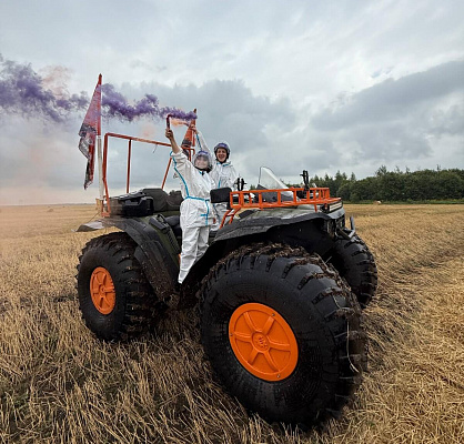 Прокат квадроциклов летом в Суздале. Сервис Ultra Подарки. Подарочный сертификат на прокат квадроциклов летом и зимой в Суздале. Закажите катание на квадроциклах недорого и наслаждайтесь активным отдыхом с друзьями. Выбирайте живописные маршруты для езды на квадроциклах. Сервис UltraPodarki.ru 8800-505-9530. Катание на квадроциклах, Прокат квадроциклов, езда на квадроцикле, прокат квадроциклов Суздаль, катание на квадроциклах Суздаль, Катание на квадроциклах летом, Катание на квадроциклах зимой, Сертификат на катание на квадроциклах 

