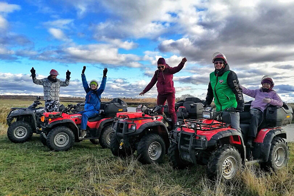 Катание на квадроциклах в Суздале. Сервис Ultra Подарки. Подарочный сертификат на катание на квадроциклах в Суздале. Закажите катание на квадроциклах недорого и наслаждайтесь активным отдыхом с друзьями. Выбирайте живописные маршруты для езды на квадроциклах. Сервис UltraPodarki.ru 8800-505-9530. Катание на квадроциклах, Прокат квадроциклов, езда на квадроцикле, прокат квадроциклов Суздаль, катание на квадроциклах Суздаль, Катание на квадроциклах зимой, Катание на квадроциклах летом, Сертификат на катание на квадроциклах 

