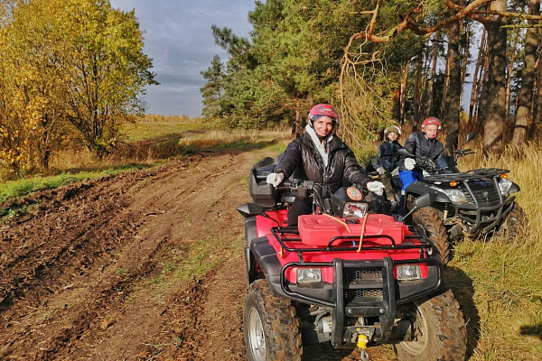 Катание на квадроциклах в Суздале. Сервис Ultra Подарки. Подарочный сертификат на катание на квадроциклах в Суздале. Закажите катание на квадроциклах недорого и наслаждайтесь активным отдыхом с друзьями. Выбирайте живописные маршруты для езды на квадроциклах. Сервис UltraPodarki.ru 8800-505-9530. Катание на квадроциклах, Прокат квадроциклов, езда на квадроцикле, прокат квадроциклов Суздаль, катание на квадроциклах Суздаль, Катание на квадроциклах зимой, Катание на квадроциклах летом, Сертификат на катание на квадроциклах 

